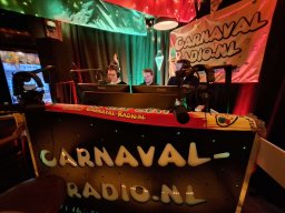 carnavalradio bij Gorissen met prinsenpaar van Op de Bies
